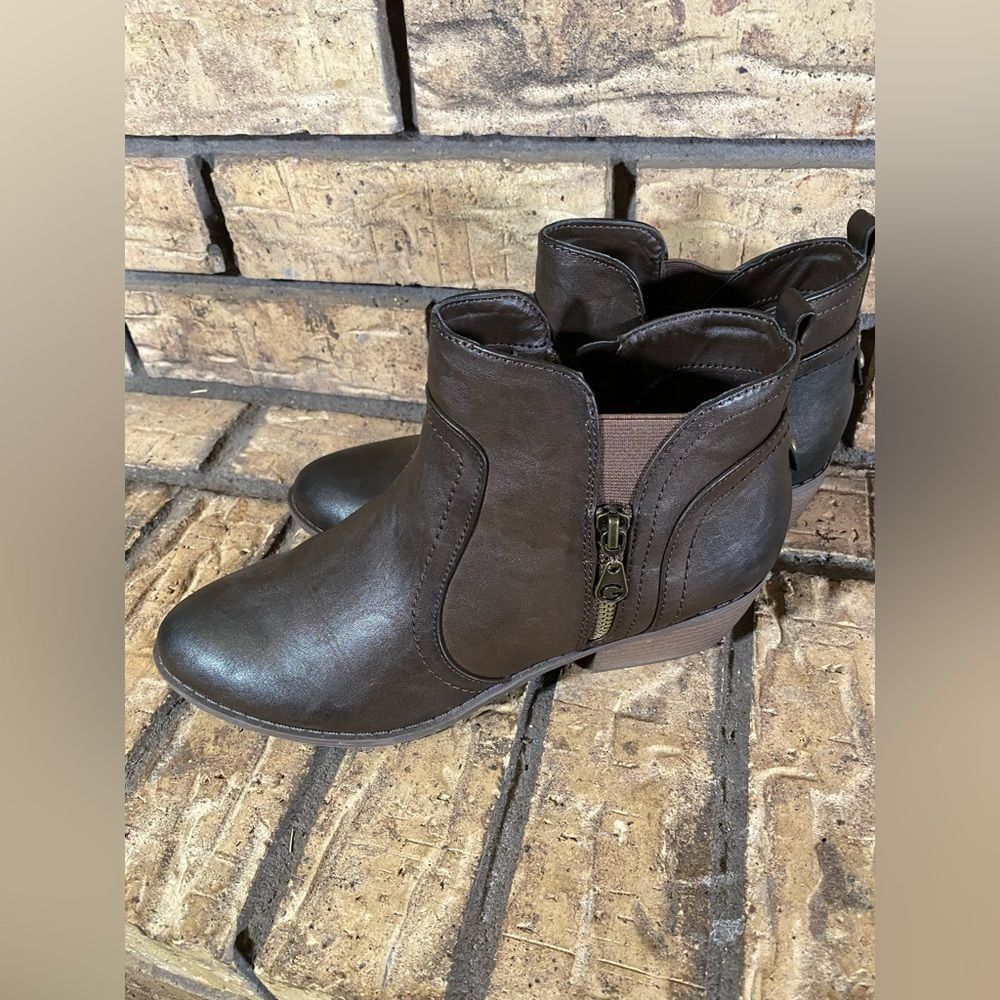 G‎ by guess brown booties